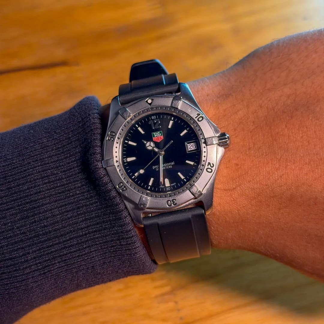 TAG Heuer Professional 2000 — foto 1