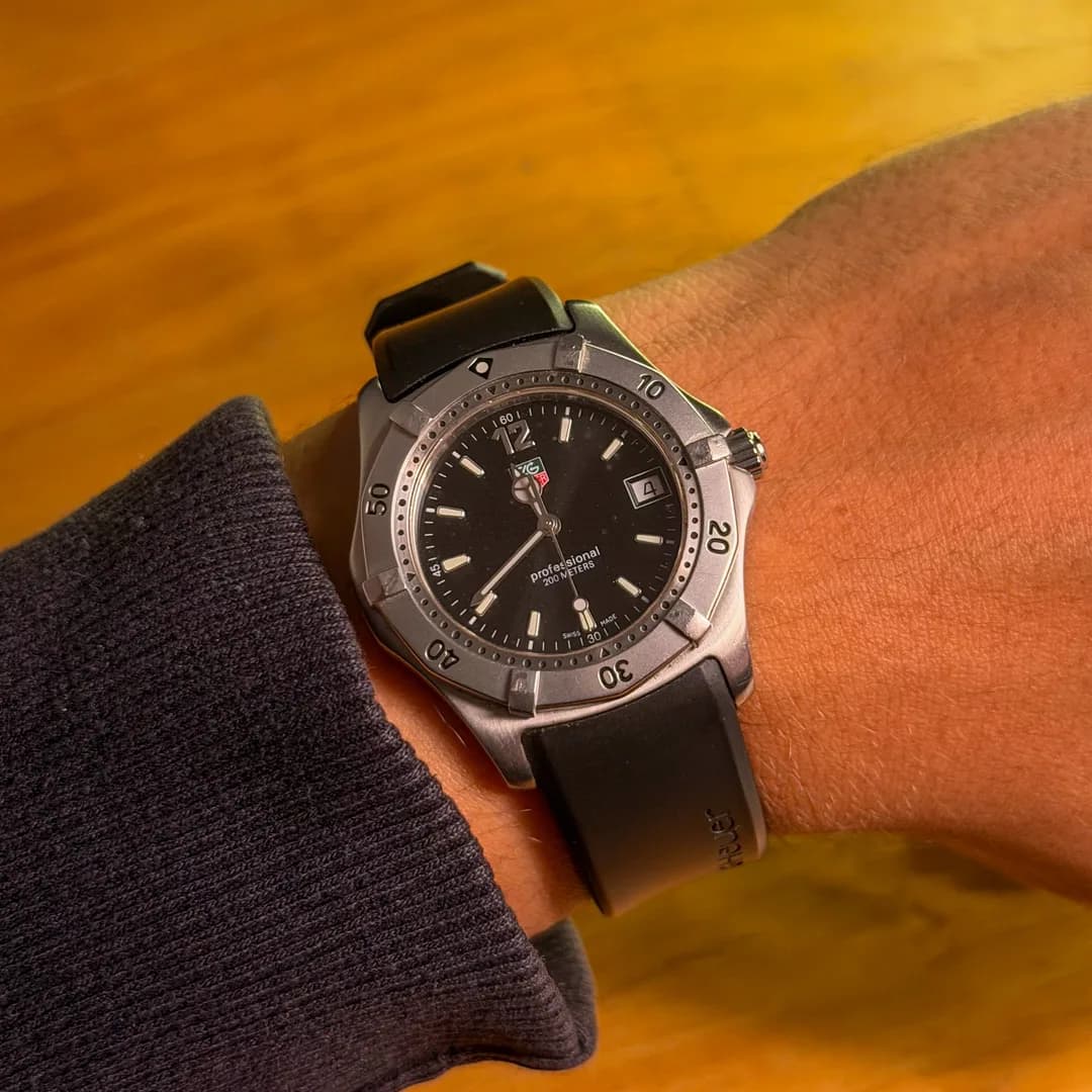 TAG Heuer Professional 2000 — foto 1