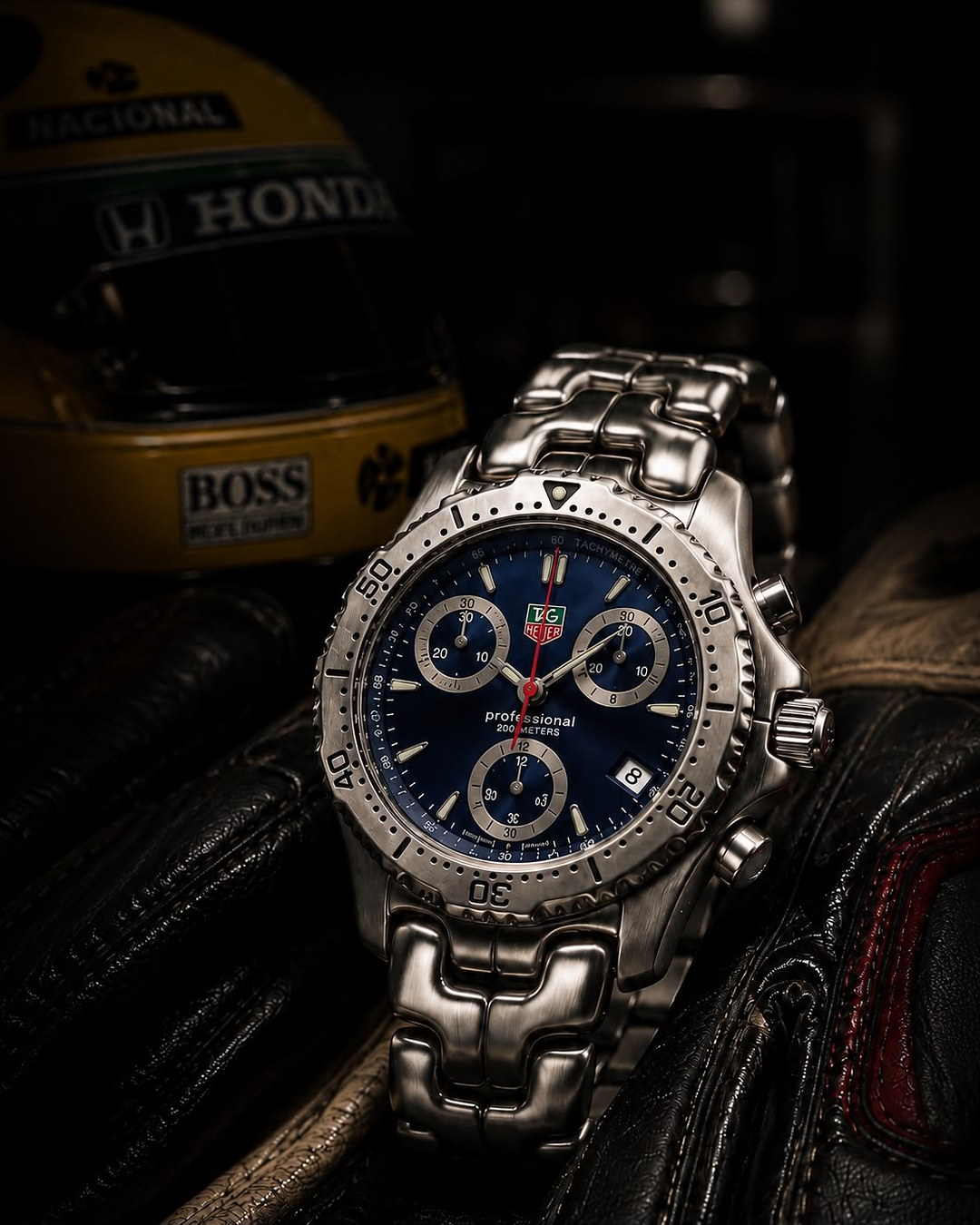 TAG Heuer cronógrafo — mostrador azul e referência automobilística